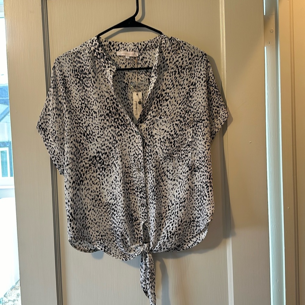 Women’s Short Sleeve button down blouse with tie and single pocket